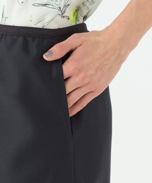 TOMORROWLAND collection(トゥモローランドコレクション)の「カラミシャイニー シアースカート(スカート・レディース・ネイビー・36/34)」の5枚目の写真