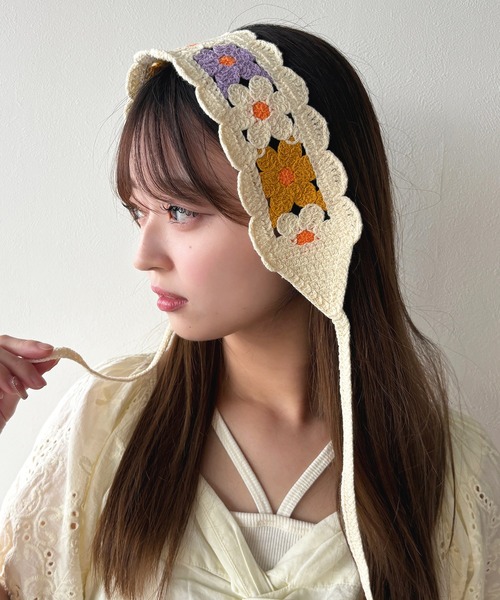 kutir(クティール)の「kutirlune/クロシェ編みバブーシュカ ヘアバンド(ヘアバンド・レディース・ホワイト/ホワイト系その他・FREE)」の2枚目の写真