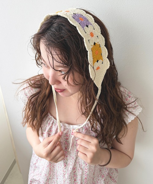 kutir(クティール)の「kutirlune/クロシェ編みバブーシュカ ヘアバンド(ヘアバンド・レディース・ホワイト/ホワイト系その他・FREE)」の7枚目の写真