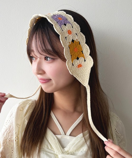 kutir(クティール)の「kutirlune/クロシェ編みバブーシュカ ヘアバンド(ヘアバンド・レディース・ホワイト/ホワイト系その他・FREE)」の9枚目の写真