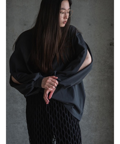 k3&co.(ケイスリーアンドコー)の「Pleated shoulder top(Tシャツ/カットソー・レディース・ホワイト/チャコール・ONE SIZE)」の2枚目の写真