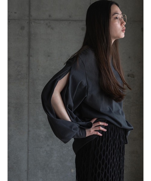k3&co.(ケイスリーアンドコー)の「Pleated shoulder top(Tシャツ/カットソー・レディース・ホワイト/チャコール・ONE SIZE)」の10枚目の写真