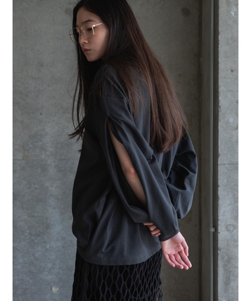 k3&co.(ケイスリーアンドコー)の「Pleated shoulder top(Tシャツ/カットソー・レディース・ホワイト/チャコール・ONE SIZE)」の12枚目の写真