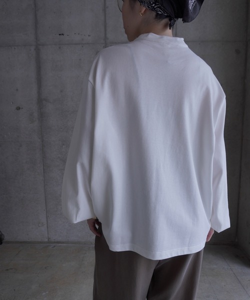 k3&co.(ケイスリーアンドコー)の「Pleated shoulder top(Tシャツ/カットソー・レディース・ホワイト/チャコール・ONE SIZE)」の4枚目の写真