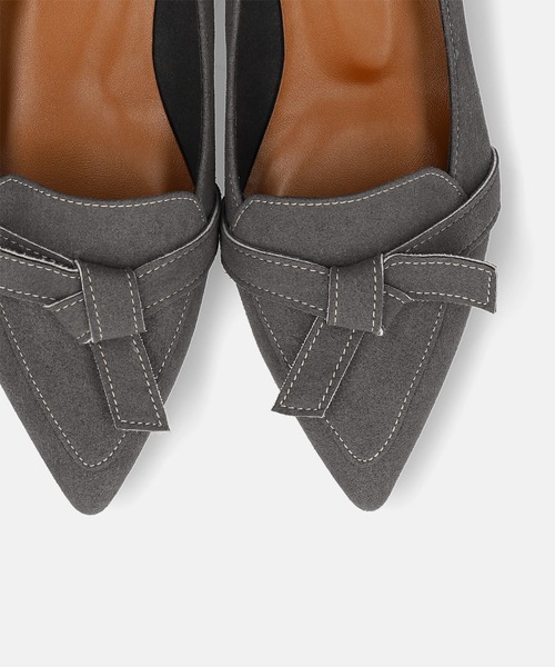 MAMIAN(マミアン)の「ポインテッドトゥ ステッチリボンデザイン フラットパンプス(パンプス・レディース・チャコールグレー/ブラック・23.5cm/24.5cm/24.0cm/23.0cm/22.5cm/25.0cm)」の6枚目の写真