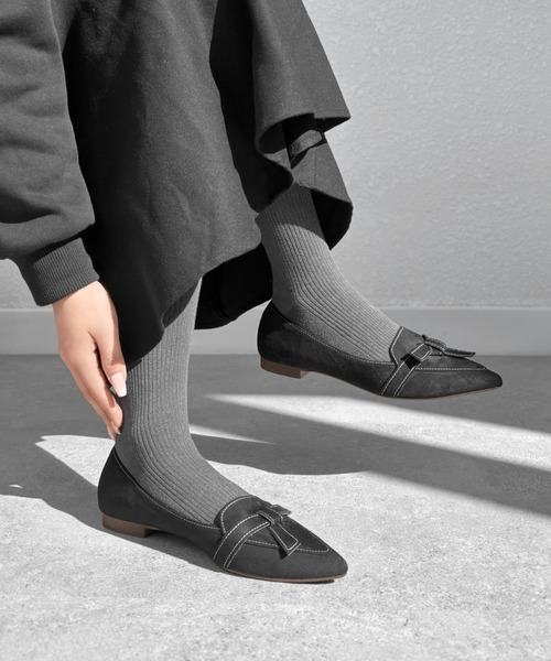 MAMIAN(マミアン)の「ポインテッドトゥ ステッチリボンデザイン フラットパンプス(パンプス・レディース・チャコールグレー/ブラック・23.5cm/24.5cm/24.0cm/23.0cm/22.5cm/25.0cm)」の14枚目の写真