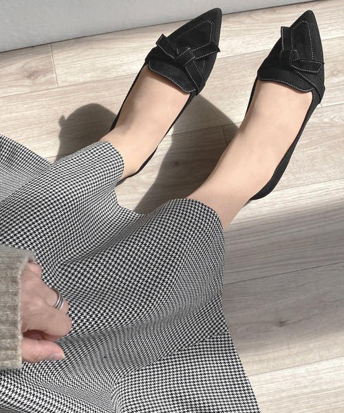 MAMIAN(マミアン)の「ポインテッドトゥ ステッチリボンデザイン フラットパンプス(パンプス・レディース・チャコールグレー/ブラック・23.5cm/24.5cm/24.0cm/23.0cm/22.5cm/25.0cm)」の15枚目の写真