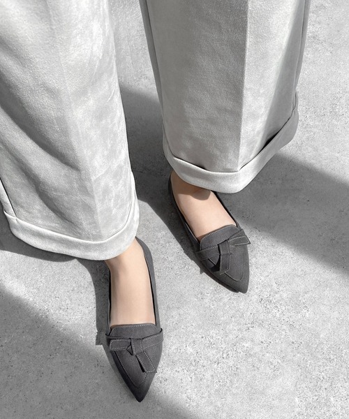 MAMIAN(マミアン)の「ポインテッドトゥ ステッチリボンデザイン フラットパンプス(パンプス・レディース・チャコールグレー/ブラック・23.5cm/24.5cm/24.0cm/23.0cm/22.5cm/25.0cm)」の21枚目の写真