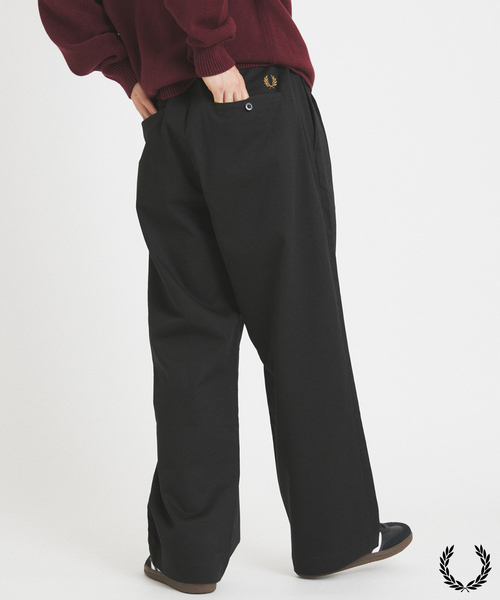 FRED PERRY（フレッドペリー）の「FRED PERRY / フレッドペリー 別注 テニス トラウザー パンツ（チノパンツ・メンズ・ブラック系その他/ネイビー・MEDIUM/LARGE）」の2枚目の写真