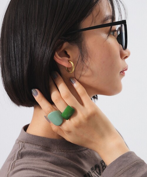 BEAMS BOY（ビームスボーイ）の「レトロ 樹脂 リング 2セット（リング・レディース・グリーン/サックスブルー/オフホワイト/レッド・ONE SIZE）」の3枚目の写真
