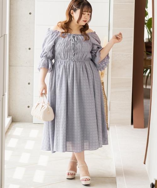 CLETTE(クレット)の「アイレットレースシャーリングワンピース(ワンピース・レディース・ブラック/オフホワイト/ブルー・LL/3L/4L)」の3枚目の写真