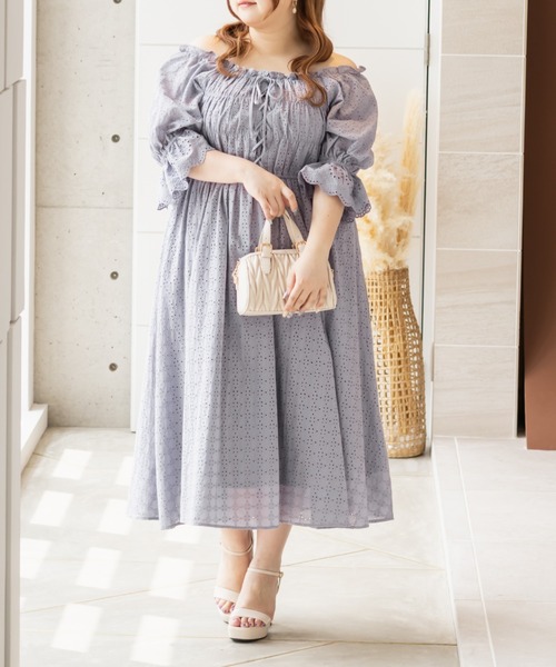 CLETTE(クレット)の「アイレットレースシャーリングワンピース(ワンピース・レディース・ブラック/オフホワイト/ブルー・LL/3L/4L)」の4枚目の写真