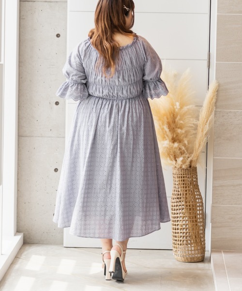 CLETTE(クレット)の「アイレットレースシャーリングワンピース(ワンピース・レディース・ブラック/オフホワイト/ブルー・LL/3L/4L)」の7枚目の写真