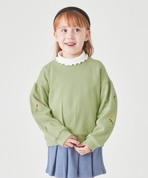 ever closet(エバークローゼット)の「袖刺繍 トレーナー(Tシャツ/カットソー・キッズ・ブラウン系その他3/ベージュ/チャコール/グリーン/イエロー系その他/ラベンダー/ミント/ピンク/スモークピンク・80cm/90cm/100cm/110cm/120cm/130cm/140cm/150cm/160cm)」の4枚目の写真