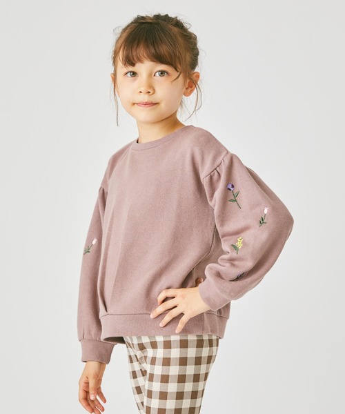 ever closet(エバークローゼット)の「袖刺繍 トレーナー(Tシャツ/カットソー・キッズ・ブラウン系その他3/ベージュ/チャコール/グリーン/イエロー系その他/ラベンダー/ミント/ピンク/スモークピンク・80cm/90cm/100cm/110cm/120cm/130cm/140cm/150cm/160cm)」の3枚目の写真