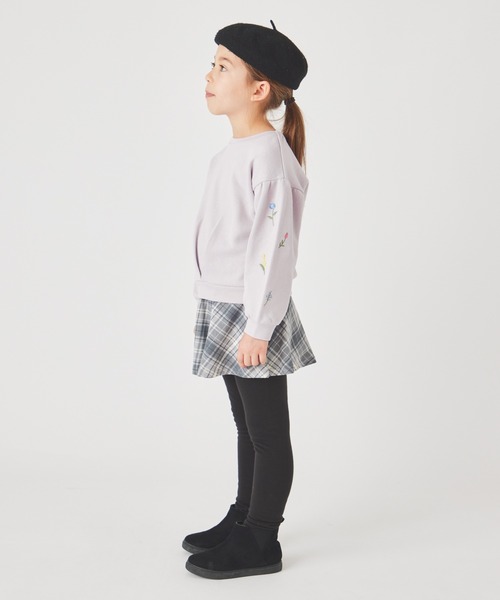 ever closet(エバークローゼット)の「袖刺繍 トレーナー(Tシャツ/カットソー・キッズ・ブラウン系その他3/ベージュ/チャコール/グリーン/イエロー系その他/ラベンダー/ミント/ピンク/スモークピンク・80cm/90cm/100cm/110cm/120cm/130cm/140cm/150cm/160cm)」の15枚目の写真