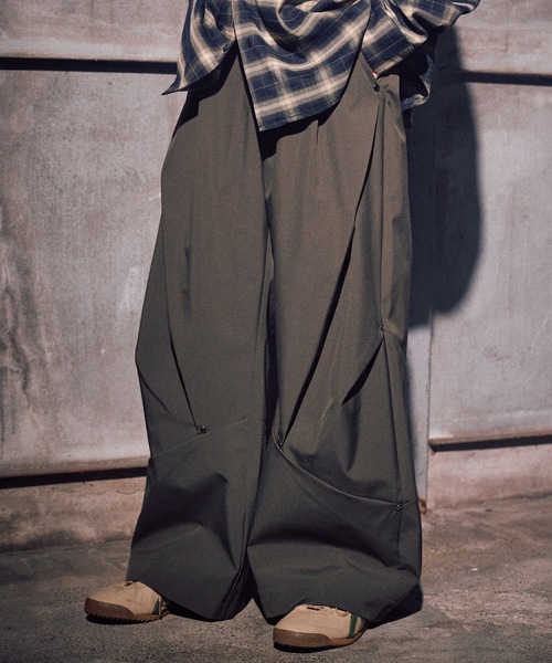 CASPER JOHN（キャスパージョン）の「Protect tuck wide pants / プロテクトタックワイドパンツ（その他パンツ・メンズ・カーキ/ブラック・SMALL/X-SMALL/LARGE/MEDIUM）」の21枚目の写真