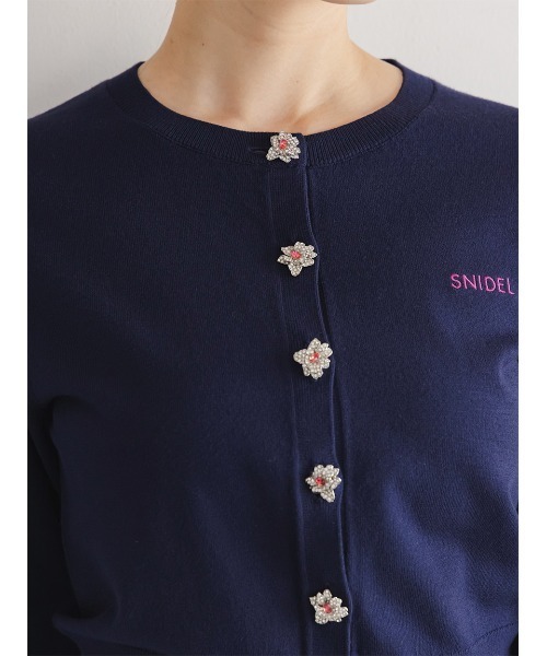 SNIDEL（スナイデル）の「フラワービジューボタンニットカーディガン（カーディガン/ボレロ・レディース・アイボリー/ネイビー・F）」の10枚目の写真