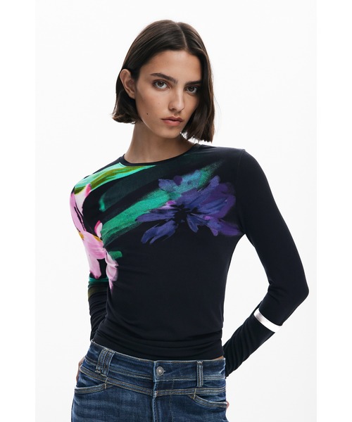 Desigual(デシグアル)の「水彩画風フローラル長袖Tシャツ ブラック(Tシャツ/カットソー・レディース・ブラック・M/L/XL/XS/S)」の6枚目の写真