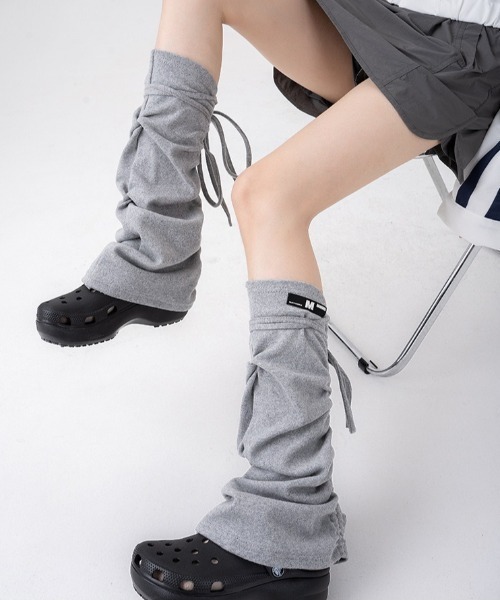 lilful（リルフル）の「レースアップシャーリングレッグカバー（レッグウォーマー・レディース・ホワイト/ライトグレー/ダークグレー/ブラック・F）」の15枚目の写真