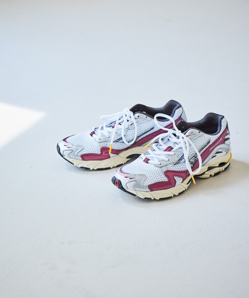 studio CLIP(スタディオクリップ)の「【MIZUNO】WAVE RIDER 10(スニーカー・レディース・オフホワイト/レッド・MEDIUM/LARGE)」の2枚目の写真