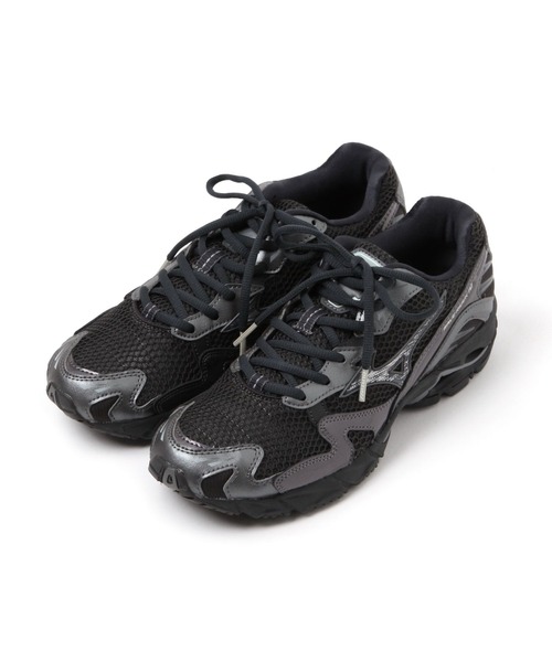 studio CLIP(スタディオクリップ)の「【MIZUNO】WAVE RIDER 10(スニーカー・レディース・オフホワイト/レッド/ブラック・MEDIUM/LARGE)」の2枚目の写真