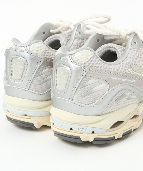 studio CLIP(スタディオクリップ)の「【MIZUNO】WAVE RIDER 10(スニーカー・レディース・オフホワイト/レッド・MEDIUM/LARGE)」の11枚目の写真