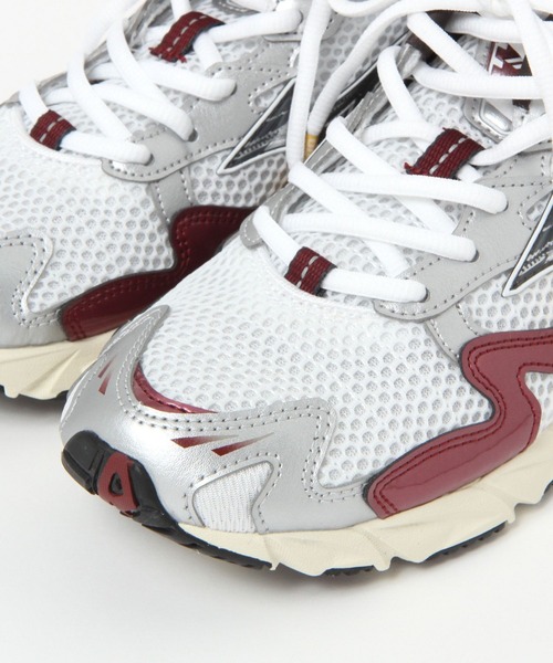 studio CLIP(スタディオクリップ)の「【MIZUNO】WAVE RIDER 10(スニーカー・レディース・オフホワイト/レッド・MEDIUM/LARGE)」の3枚目の写真