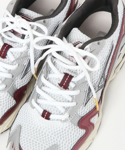 studio CLIP(スタディオクリップ)の「【MIZUNO】WAVE RIDER 10(スニーカー・レディース・オフホワイト/レッド・MEDIUM/LARGE)」の4枚目の写真