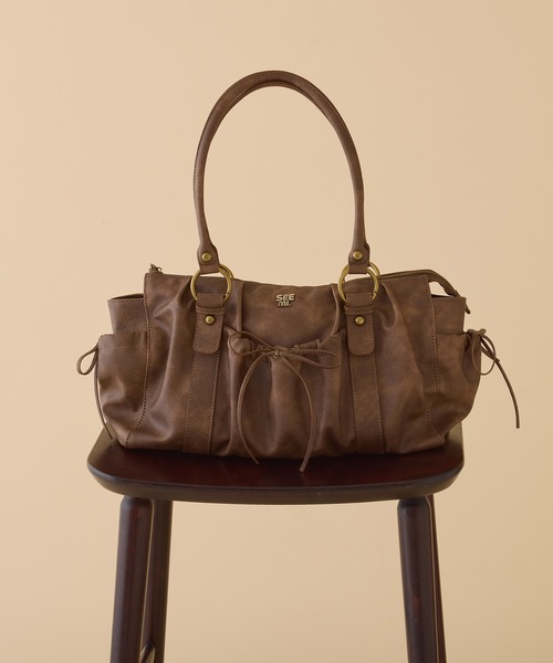 one after another NICE CLAUP(ワンアフターアナザーナイスクラップ)の「【Seemi.】ドロストバッグ(ショルダーバッグ・レディース・チャコールグレー/ブラウン/ベージュ・FREE)」の16枚目の写真