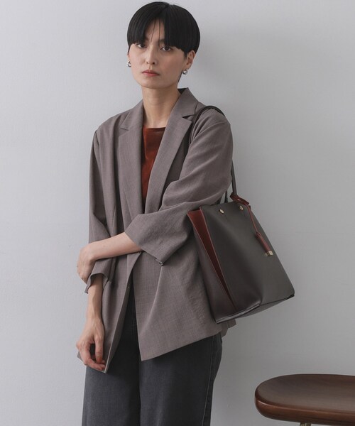 OPAQUE.CLIP（オペークドットクリップ）の「【名品／A4サイズ対応】バイカラースムーストートバッグ（トートバッグ・レディース・ベージュ系4/チャコール/ブラウン系その他5/ブラック系4/ブルー系7・00）」の10枚目の写真