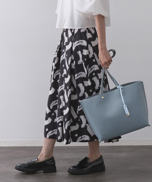 OPAQUE.CLIP（オペークドットクリップ）の「【名品／A4サイズ対応】バイカラースムーストートバッグ（トートバッグ・レディース・ベージュ系4/チャコール/ブラウン系その他5/ブラック系4/ブルー系7・00）」の14枚目の写真