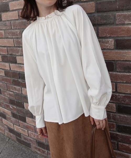 CORNERS(コーナーズ)の「サテンフリルネックブラウス(シャツ/ブラウス・レディース・アイボリー/ブラック/ホワイト・M)」の5枚目の写真