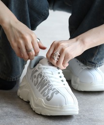 【K-SWISS/ケースイス】厚底ビッグロゴスニーカー