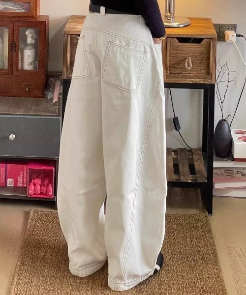 GEMEDA（ジェメダ）の「ワイドカーゴデニムパンツ（デニムパンツ・レディース・ホワイト・M/S）」の3枚目の写真