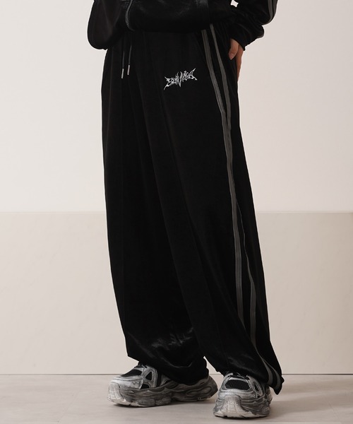 1111clothing（ワンフォークロージング）の「【セットアップ 対応】 サイドライン ベロア トラックパンツ / Side Line Velour Track Pants（スウェットパンツ・メンズ・ブラック/ブラウン/アイボリー・M/L）」の19枚目の写真