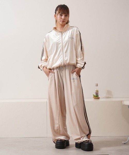 1111clothing（ワンフォークロージング）の「【セットアップ 対応】 サイドライン ベロア トラックパンツ / Side Line Velour Track Pants（スウェットパンツ・メンズ・ブラック/ブラウン/アイボリー・M/L）」の15枚目の写真
