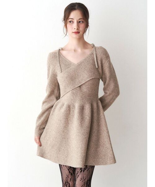 CALNAMUR(カルナムール)の「クロスデザインニットミニワンピース(ワンピース・レディース・オフホワイト/ライトグレー/ベージュ・FREE)」の16枚目の写真