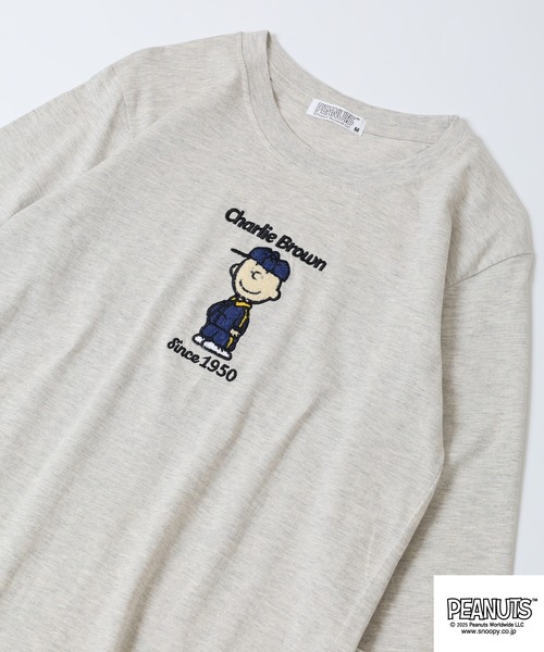 PEANUTS(ピーナッツ)の「PEANUTS サガラ刺繍長袖Tシャツ(Tシャツ/カットソー・メンズ・ブラック/オートミール/ベージュ/ネイビー/オフホワイト/サックスブルー・LL/L/M)」の4枚目の写真