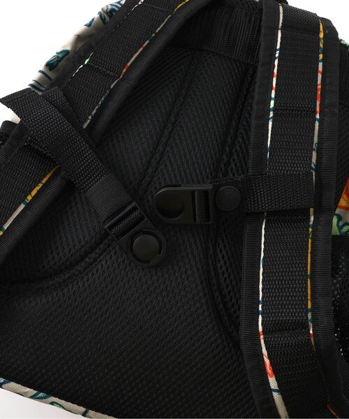 BREEZE(ブリーズ)の「恐竜総柄窓付きリュック(バックパック/リュック・キッズ・ベージュ/ブラック・FREE)」の4枚目の写真