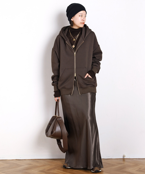 AP STUDIO（エーピーストゥディオ）の「クラシックサテンフレアスカート（スカート・レディース・ブラック/チョコ・36/38/40）」の3枚目の写真