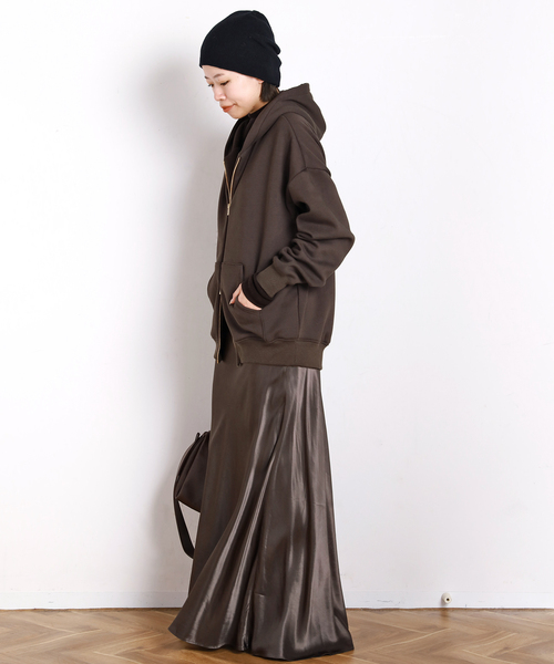 AP STUDIO（エーピーストゥディオ）の「クラシックサテンフレアスカート（スカート・レディース・ブラック/チョコ・36/38/40）」の4枚目の写真