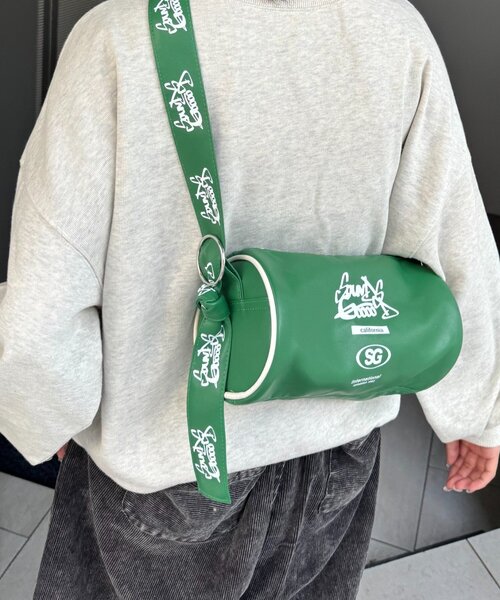 SOUNDSGOOOOD(サウンズグッド)の「【SOUNDS GOOOOD】エナメルロールボストンBAG(ボストンバッグ・レディース・ブラック/グリーン・ONE SIZE)」の1枚目の写真