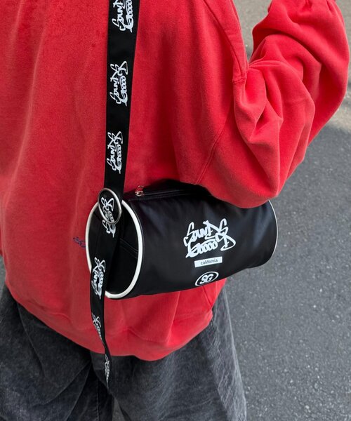 SOUNDSGOOOOD(サウンズグッド)の「【SOUNDS GOOOOD】エナメルロールボストンBAG(ボストンバッグ・レディース・ブラック/グリーン・ONE SIZE)」の2枚目の写真