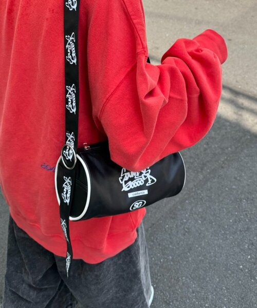 SOUNDSGOOOOD(サウンズグッド)の「【SOUNDS GOOOOD】エナメルロールボストンBAG(ボストンバッグ・レディース・ブラック/グリーン・ONE SIZE)」の3枚目の写真