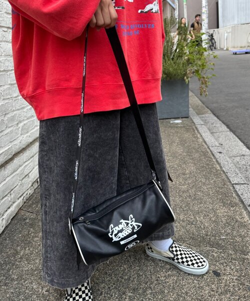 SOUNDSGOOOOD(サウンズグッド)の「【SOUNDS GOOOOD】エナメルロールボストンBAG(ボストンバッグ・レディース・ブラック/グリーン・ONE SIZE)」の6枚目の写真