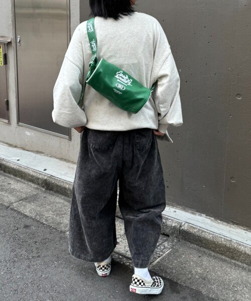 SOUNDSGOOOOD(サウンズグッド)の「【SOUNDS GOOOOD】エナメルロールボストンBAG(ボストンバッグ・レディース・ブラック/グリーン・ONE SIZE)」の17枚目の写真
