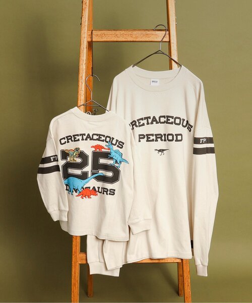 BREEZE（ブリーズ）の「【リンク】福井県立恐竜博物館コラボ ナンバーロンT(大人)（Tシャツ/カットソー・メンズ・オフホワイト/ブラック・LARGE/MEDIUM/SMALL）」の4枚目の写真