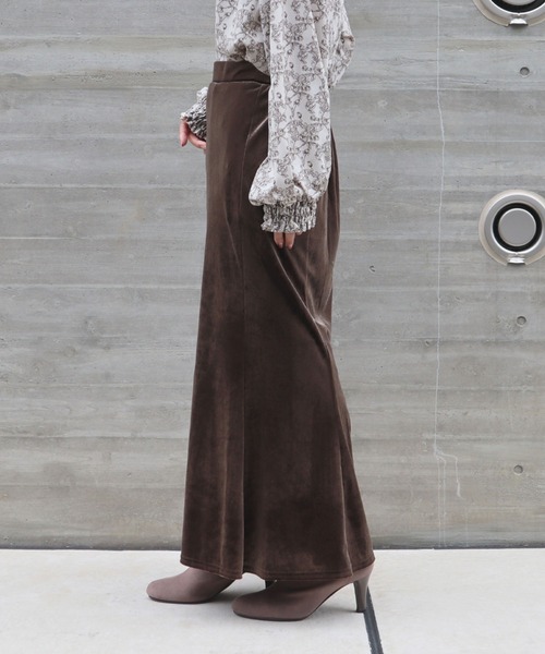 CECIL McBEE（セシルマクビー）の「ベロアマーメイドフレアスカート（スカート・レディース・ブラウン・LARGE/MEDIUM）」の4枚目の写真