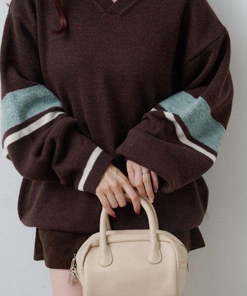Kastane（カスタネ）の「【S.Mサイズ展開】スキッパーラインニットプルオーバー（ニット/セーター・レディース・ブラウン/アイボリー/ブラック・SMALL/MEDIUM）」の9枚目の写真